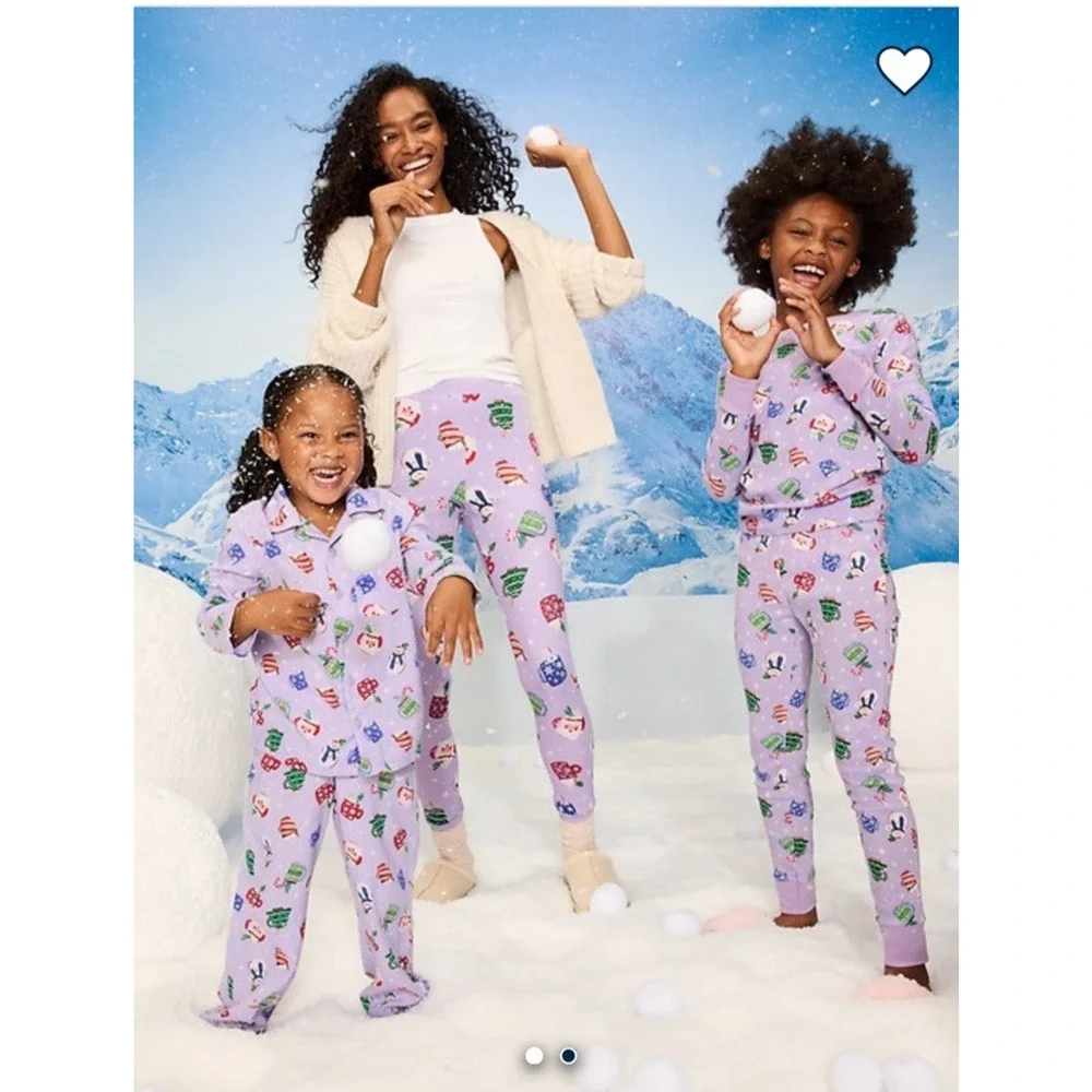 Old Navy 2-Way-Zip Sleep & Play Footed One-Piece for Baby 3-6 Months.